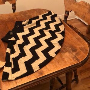 Short black and white striped skirt in wool